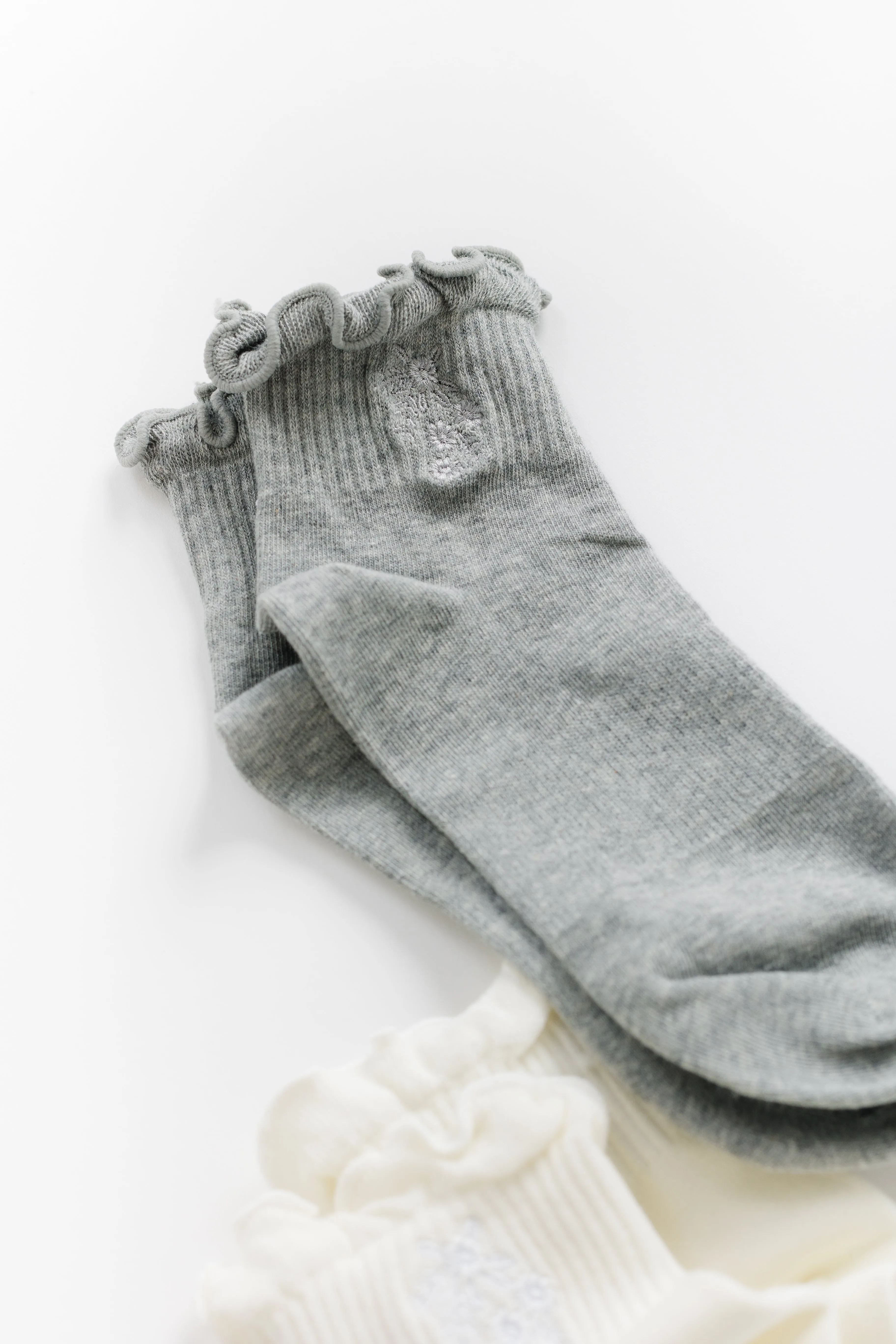 Cove Ruffle Quarter Socks 3 Pack