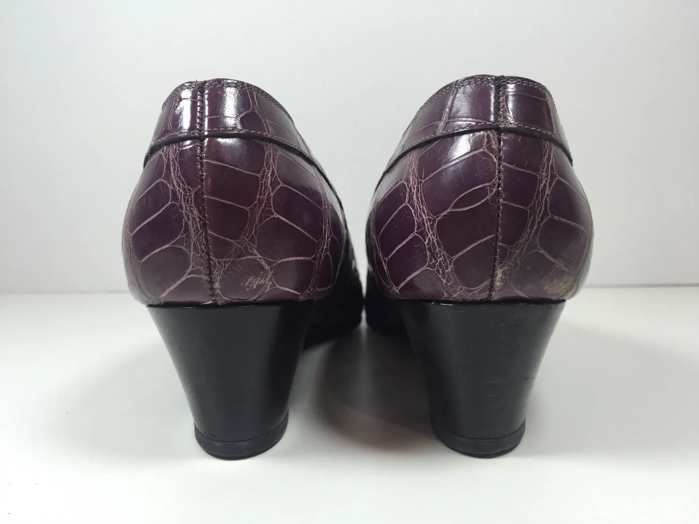 HELEN ARPELS 1960s Purple Croc Shoes with Gold Detail Size 7 1/2