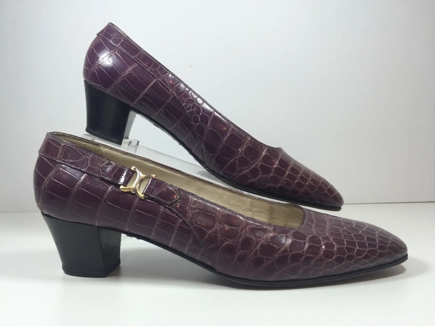 HELEN ARPELS 1960s Purple Croc Shoes with Gold Detail Size 7 1/2