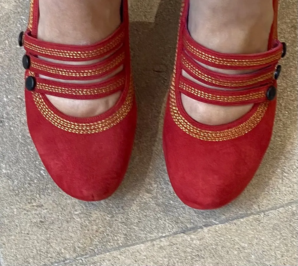 Lichido - Red/Gold Low heel cork shoe