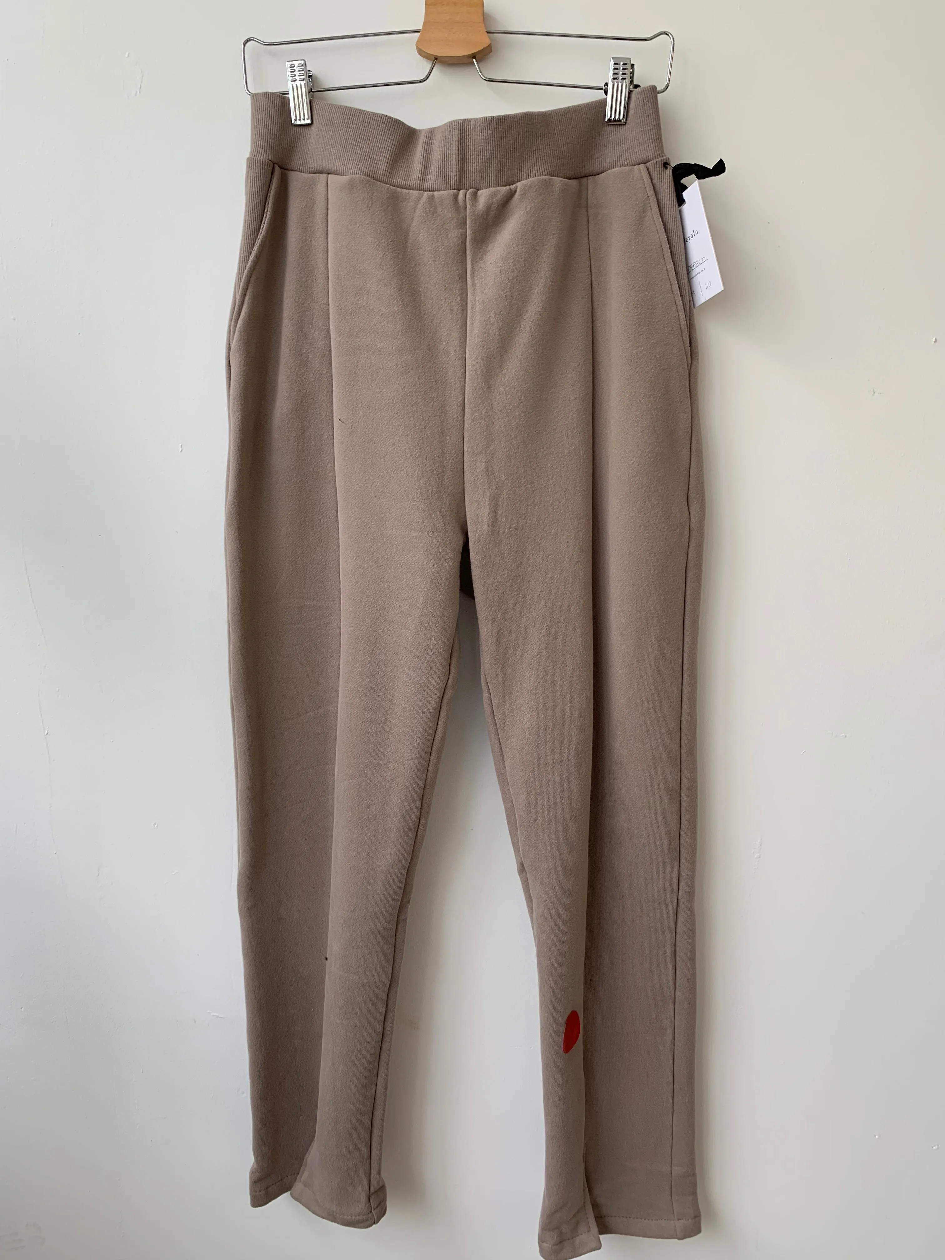 PATZZI taupe sweatpant-M with crooked leg